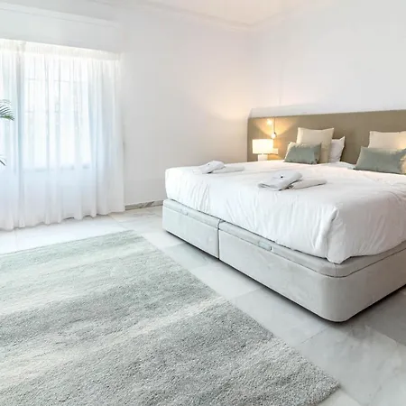 Villa Seaside Paradise With A Private Pool And Walking Distance To The *