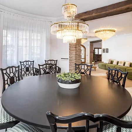 Seaside Paradise With A Private Pool And Walking Distance To The