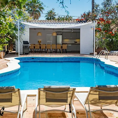 Seaside Paradise With A Private Pool And Walking Distance To The Villa *