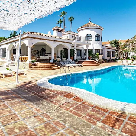 Seaside Paradise With A Private Pool And Walking Distance To The Villa