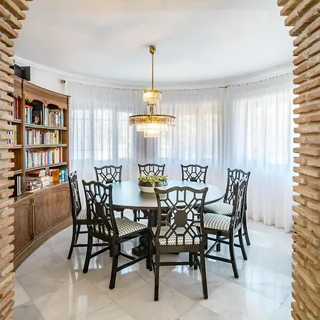 Seaside Paradise With A Private Pool And Walking Distance To The Villa *