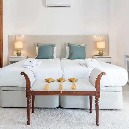 Seaside Paradise With A Private Pool And Walking Distance To The