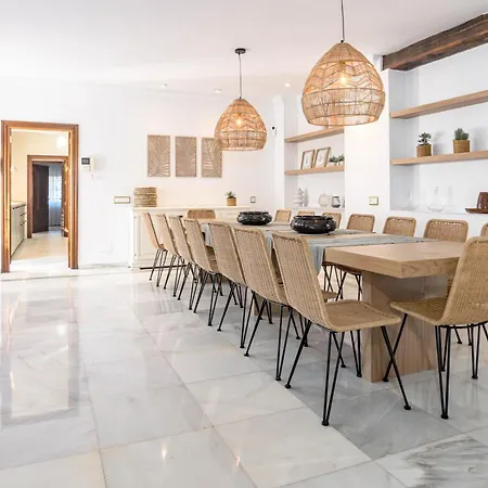 Seaside Paradise With A Private Pool And Walking Distance To The