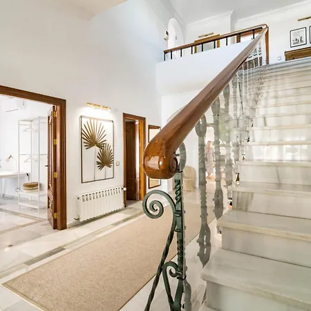 Villa Seaside Paradise With A Private Pool And Walking Distance To The *
