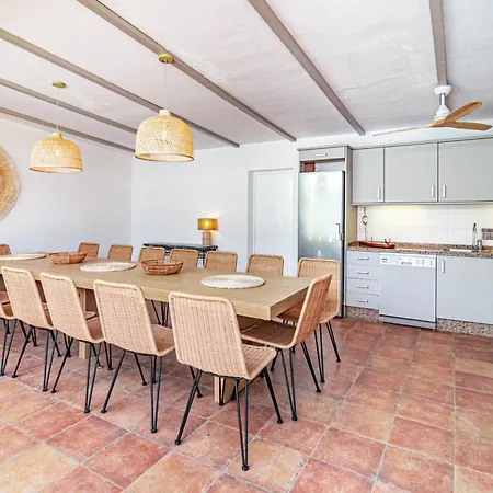 Villa Seaside Paradise With A Private Pool And Walking Distance To The *