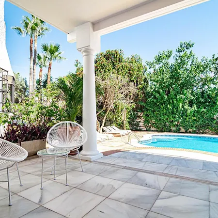 Seaside Paradise With A Private Pool And Walking Distance To The