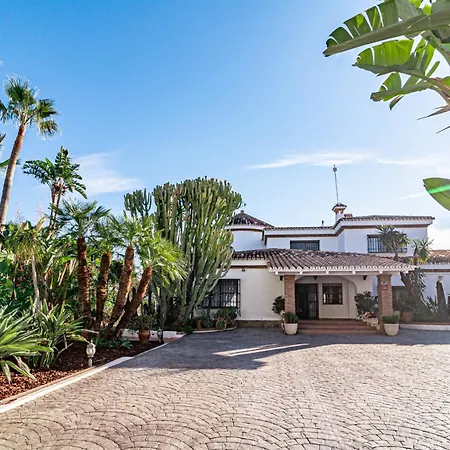 Seaside Paradise With A Private Pool And Walking Distance To The Marbella