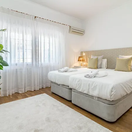 Seaside Paradise With A Private Pool And Walking Distance To The