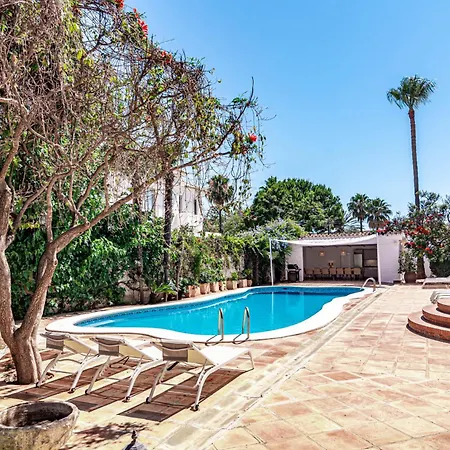 Villa Seaside Paradise With A Private Pool And Walking Distance To The