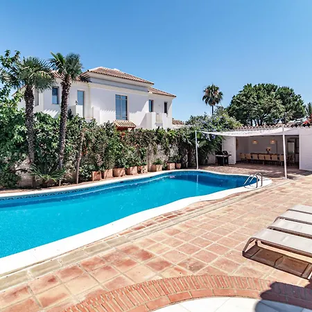 Seaside Paradise With A Private Pool And Walking Distance To The Villa