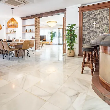 Villa Seaside Paradise With A Private Pool And Walking Distance To The