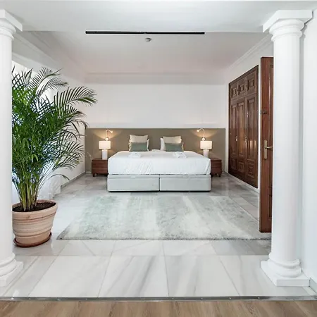 Seaside Paradise With A Private Pool And Walking Distance To The Marbella