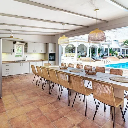 Seaside Paradise With A Private Pool And Walking Distance To The *