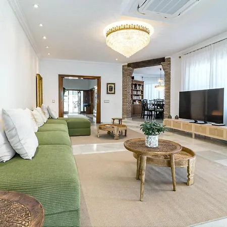 Seaside Paradise With A Private Pool And Walking Distance To The Marbella