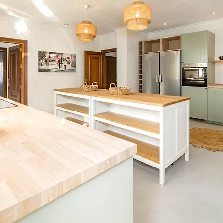 Seaside Paradise With A Private Pool And Walking Distance To The Villa