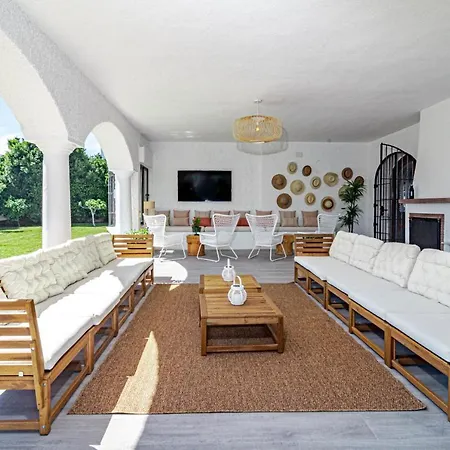 Seaside Paradise With A Private Pool And Walking Distance To The Villa