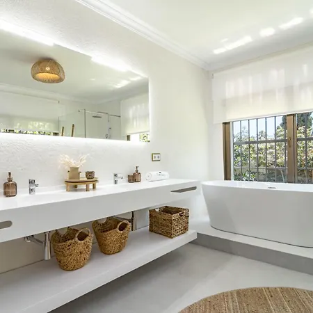 Seaside Paradise With A Private Pool And Walking Distance To The Villa Marbella