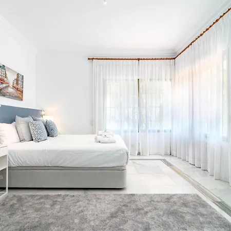Villa Seaside Paradise With A Private Pool And Walking Distance To The Marbella
