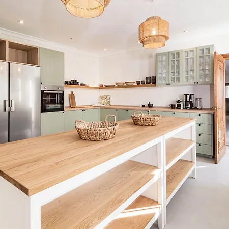 Seaside Paradise With A Private Pool And Walking Distance To The *