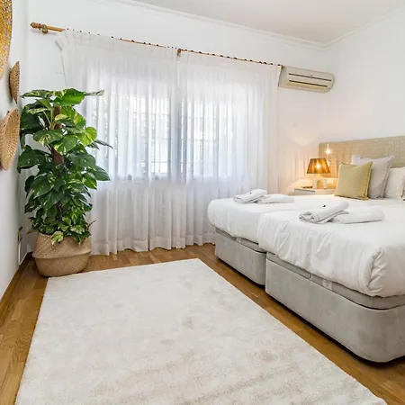 Seaside Paradise With A Private Pool And Walking Distance To The Villa Marbella