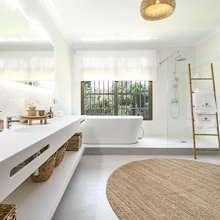 Seaside Paradise With A Private Pool And Walking Distance To The *