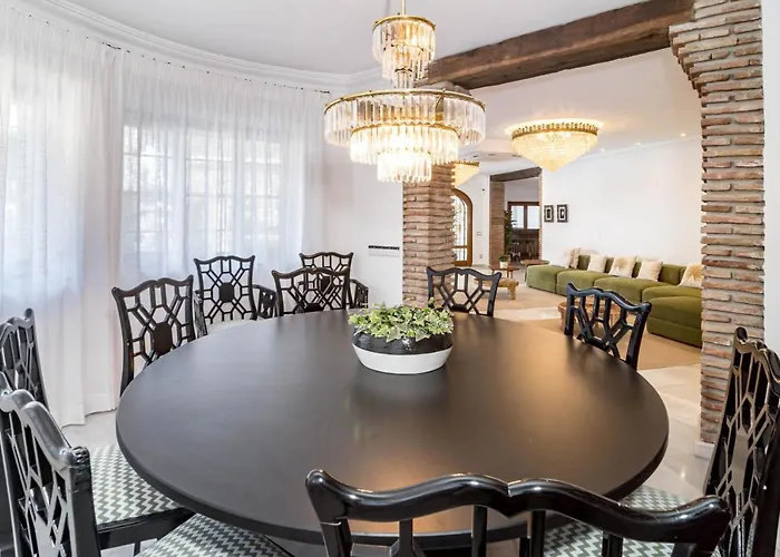 Seaside Paradise With A Private Pool And Walking Distance To The