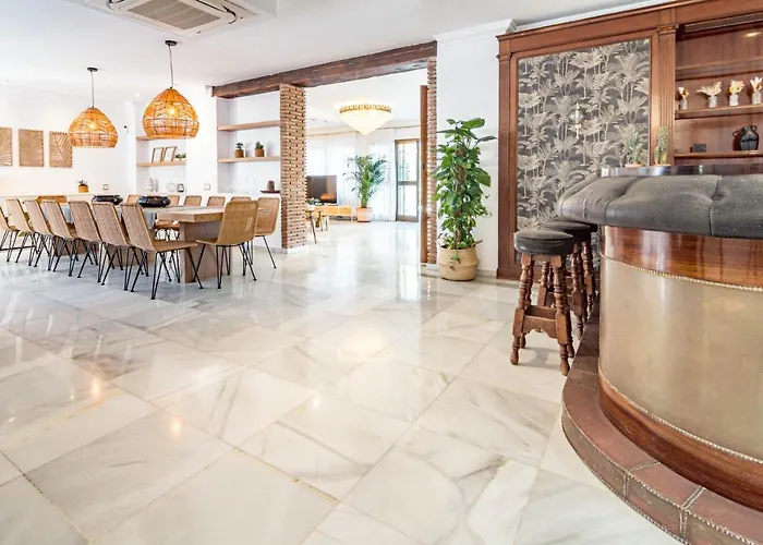 Вілла Seaside Paradise With A Private Pool And Walking Distance To The