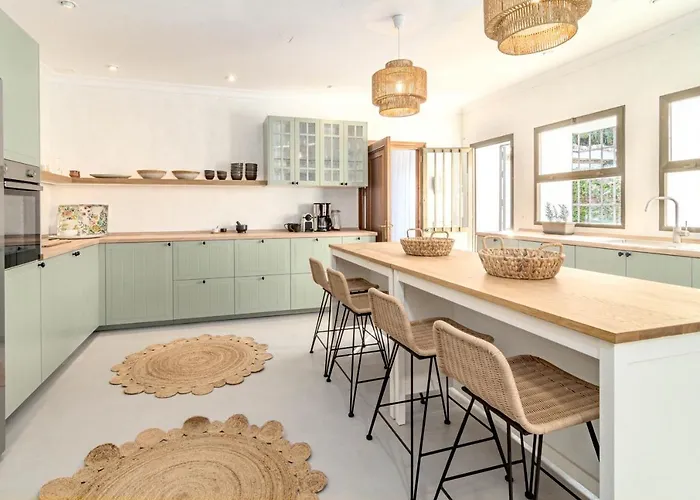 Seaside Paradise With A Private Pool And Walking Distance To The *