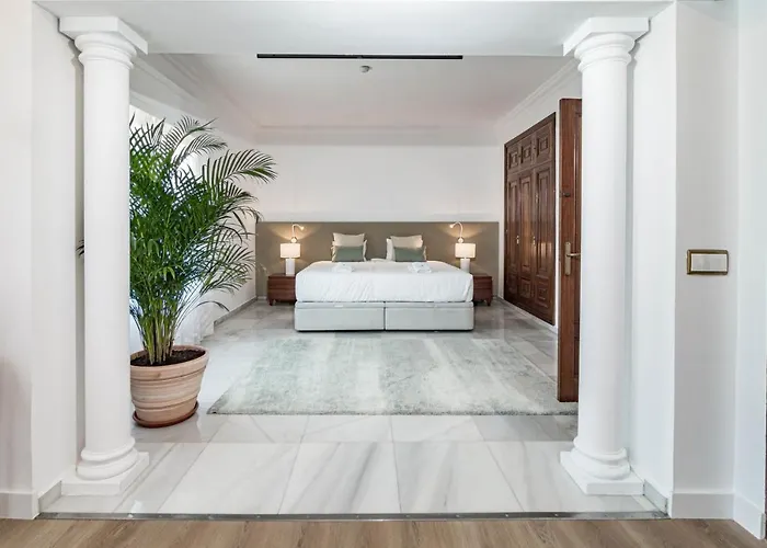 Seaside Paradise With A Private Pool And Walking Distance To The Марбелья