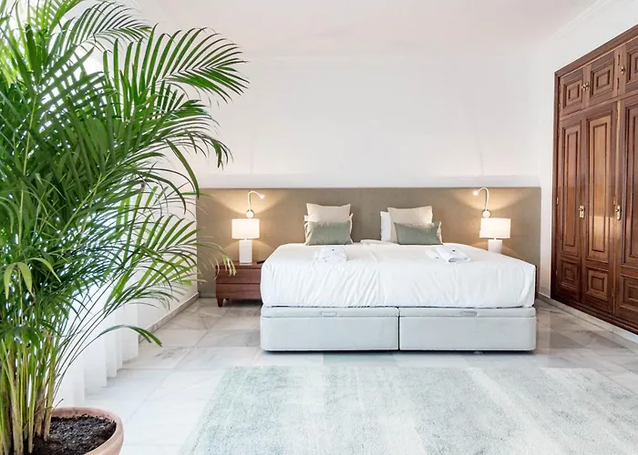 Seaside Paradise With A Private Pool And Walking Distance To The * Марбелья