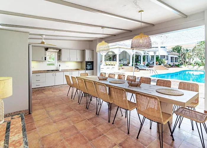 Seaside Paradise With A Private Pool And Walking Distance To The *