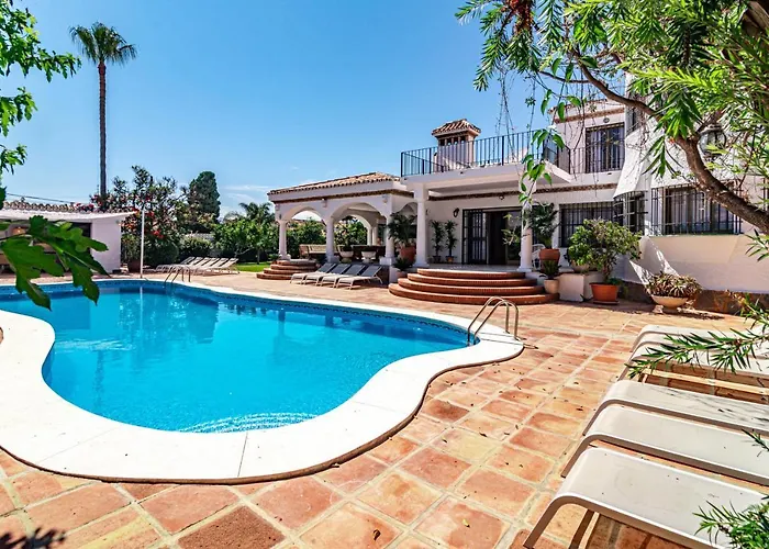 Seaside Paradise With A Private Pool And Walking Distance To The Вілла