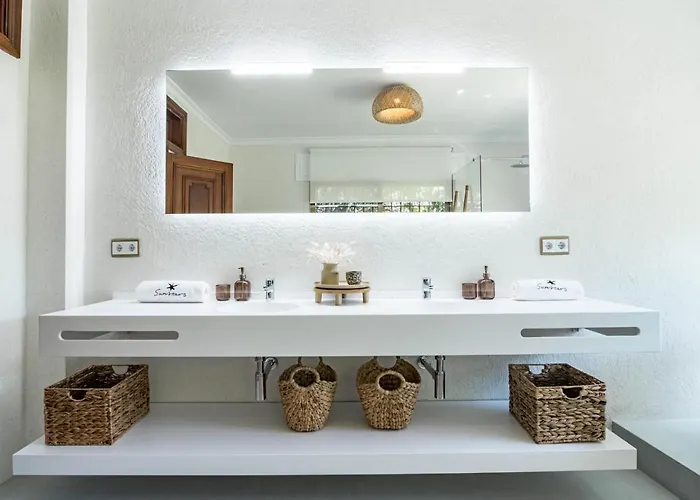 Вілла Seaside Paradise With A Private Pool And Walking Distance To The *