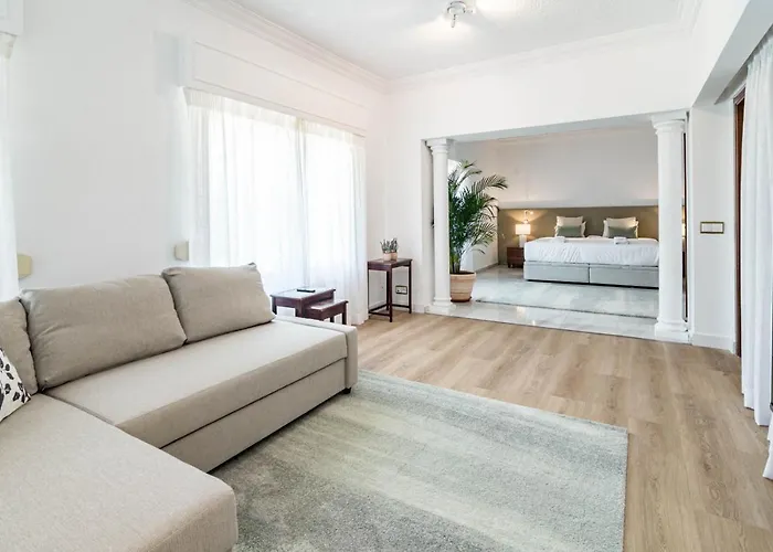 Seaside Paradise With A Private Pool And Walking Distance To The Вілла