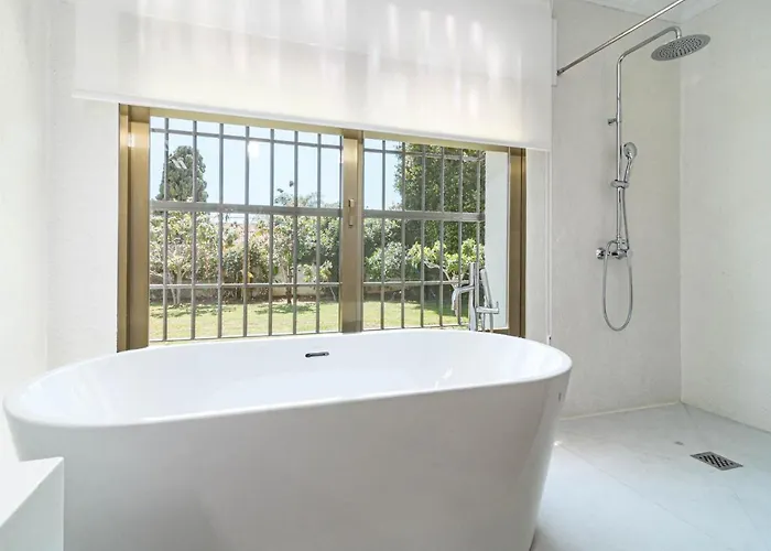 Вілла Seaside Paradise With A Private Pool And Walking Distance To The