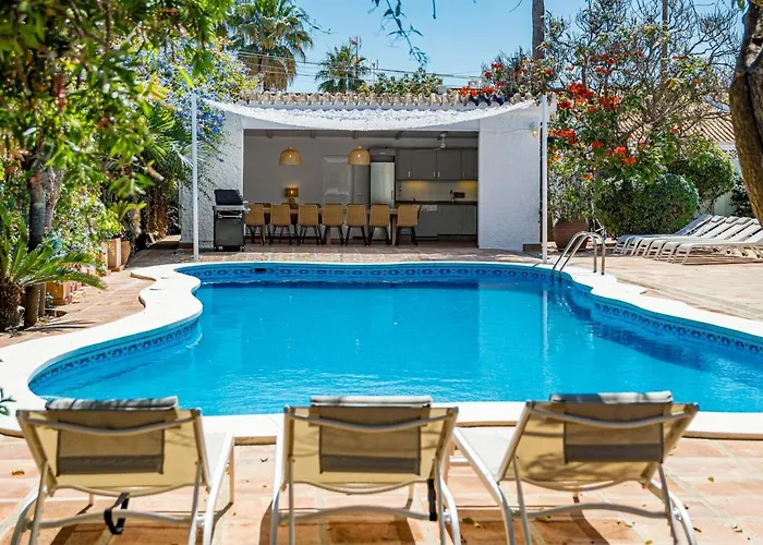 Seaside Paradise With A Private Pool And Walking Distance To The Вілла *