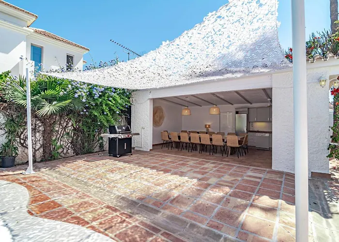 Seaside Paradise With A Private Pool And Walking Distance To The * Марбелья