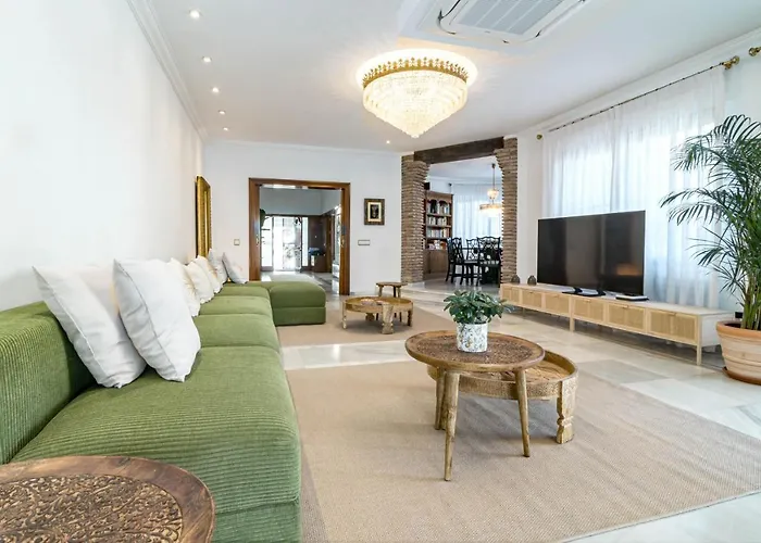 Seaside Paradise With A Private Pool And Walking Distance To The Марбелья