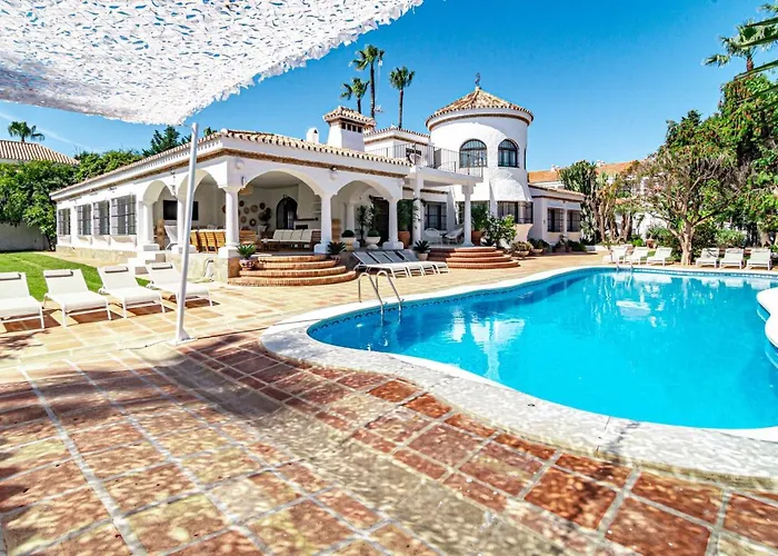 Seaside Paradise With A Private Pool And Walking Distance To The Willa