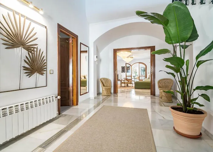 Seaside Paradise With A Private Pool And Walking Distance To The