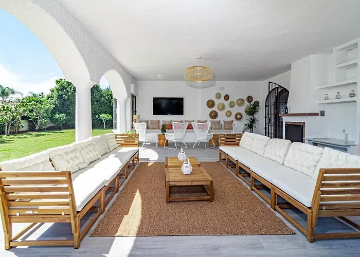 Seaside Paradise With A Private Pool And Walking Distance To The Вілла