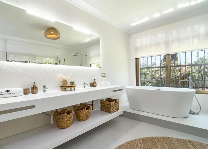 Seaside Paradise With A Private Pool And Walking Distance To The Willa Marbella