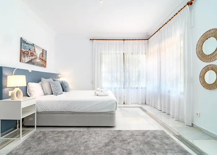 Вілла Seaside Paradise With A Private Pool And Walking Distance To The Марбелья