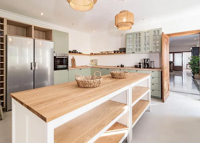 Seaside Paradise With A Private Pool And Walking Distance To The *