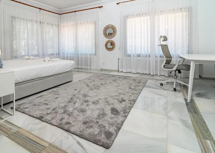 Seaside Paradise With A Private Pool And Walking Distance To The