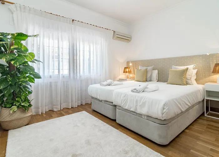 Seaside Paradise With A Private Pool And Walking Distance To The