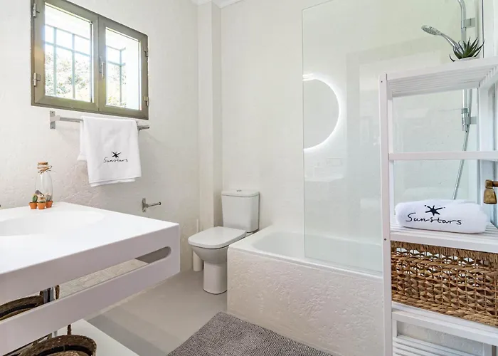 Seaside Paradise With A Private Pool And Walking Distance To The Вілла *