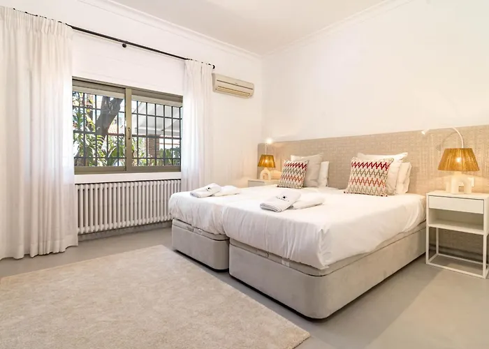 Seaside Paradise With A Private Pool And Walking Distance To The