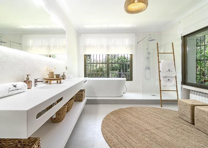 Seaside Paradise With A Private Pool And Walking Distance To The *