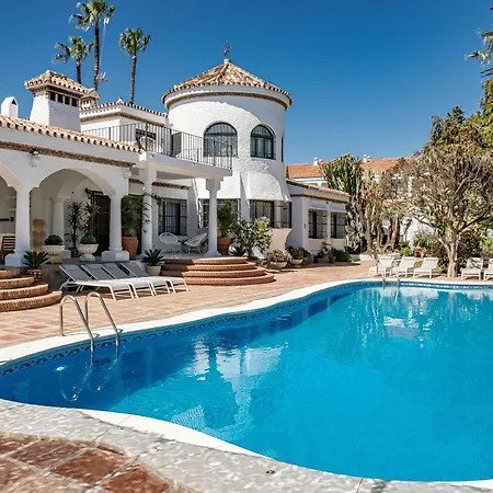 Seaside Paradise With A Private Pool And Walking Distance To The